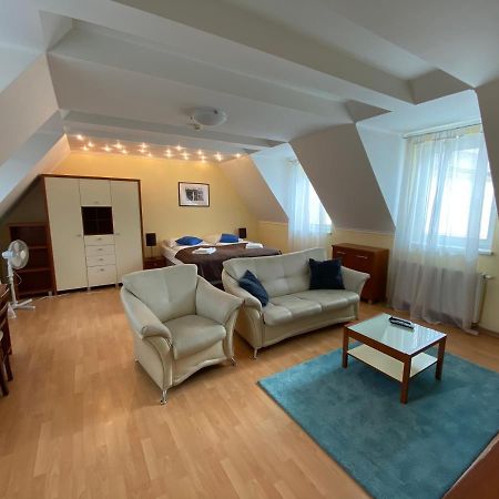 Penzion Le Monde Hotell Bardejov Exteriör bild