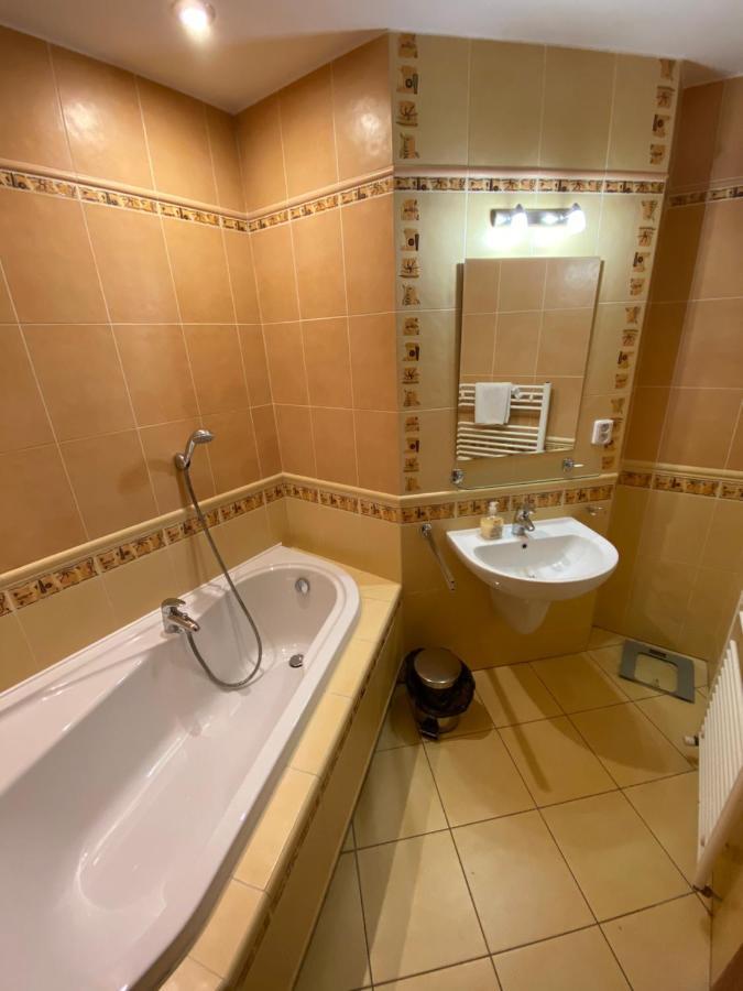 Penzion Le Monde Hotell Bardejov Exteriör bild