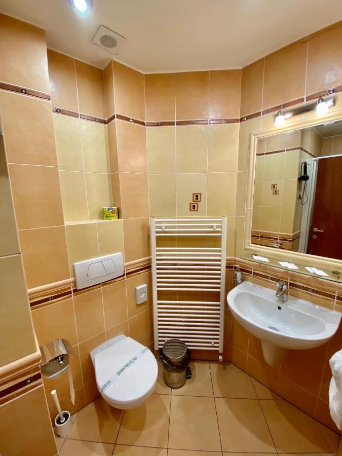 Penzion Le Monde Hotell Bardejov Exteriör bild
