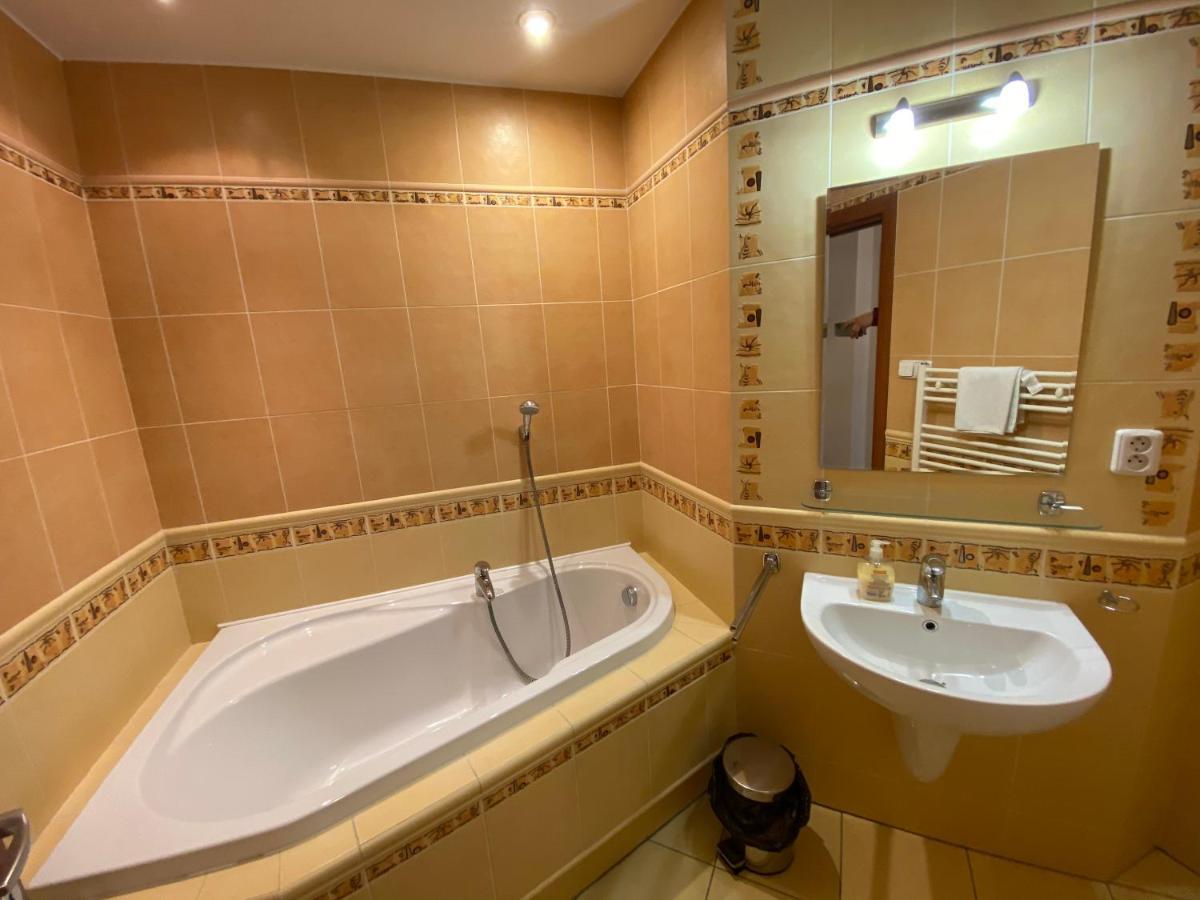 Penzion Le Monde Hotell Bardejov Exteriör bild