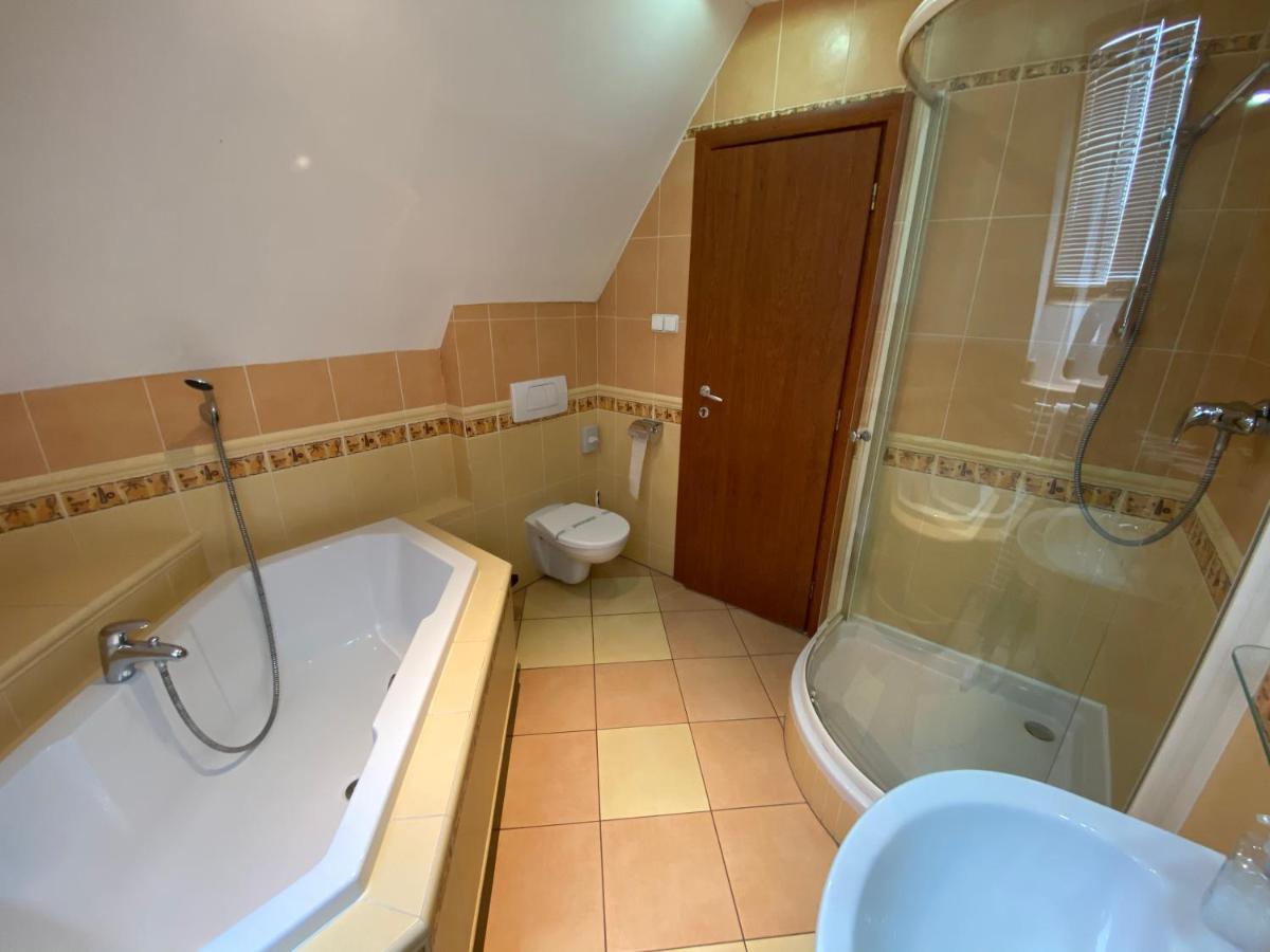 Penzion Le Monde Hotell Bardejov Exteriör bild