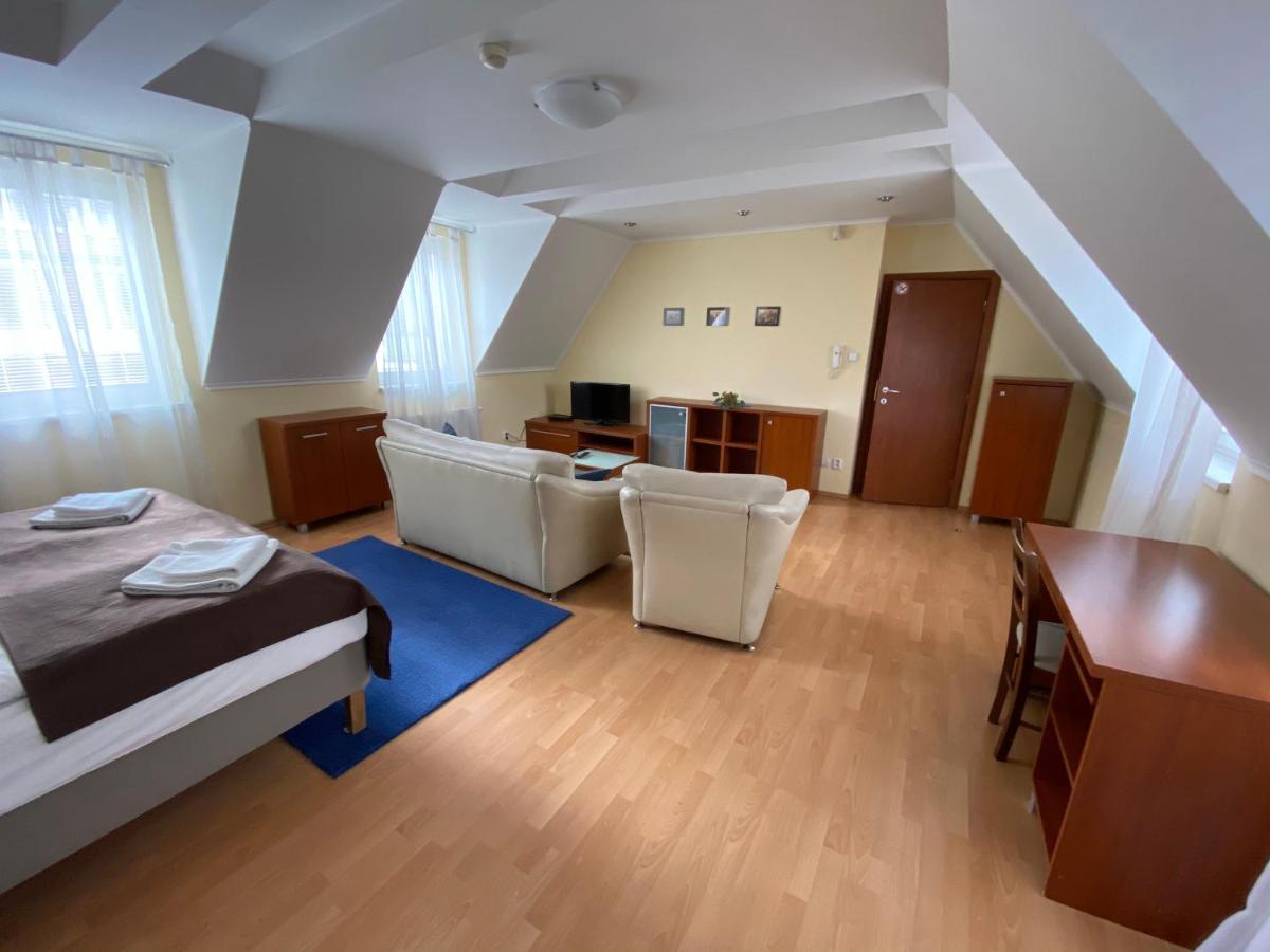 Penzion Le Monde Hotell Bardejov Exteriör bild