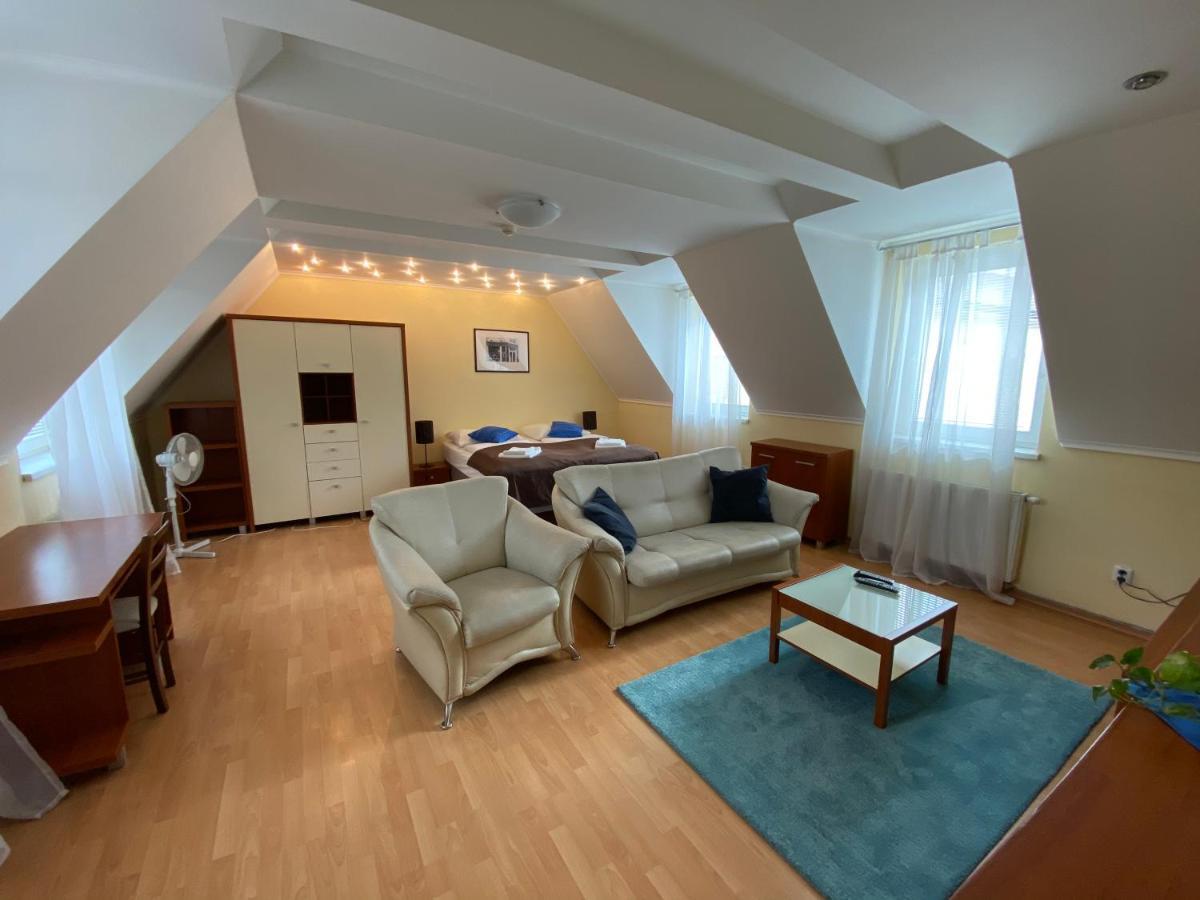 Penzion Le Monde Hotell Bardejov Exteriör bild