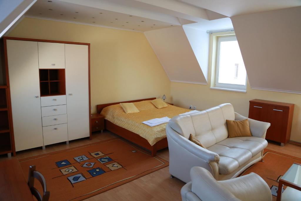 Penzion Le Monde Hotell Bardejov Exteriör bild